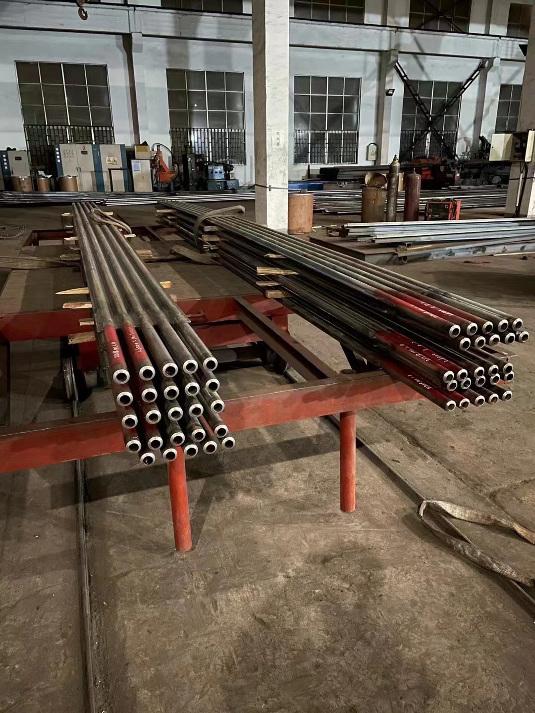水冷壁管屏|管中心距76.2mm，管屏長6米、5根一組，Φ63.5×7.1內(nèi)螺紋管，鰭片8mm