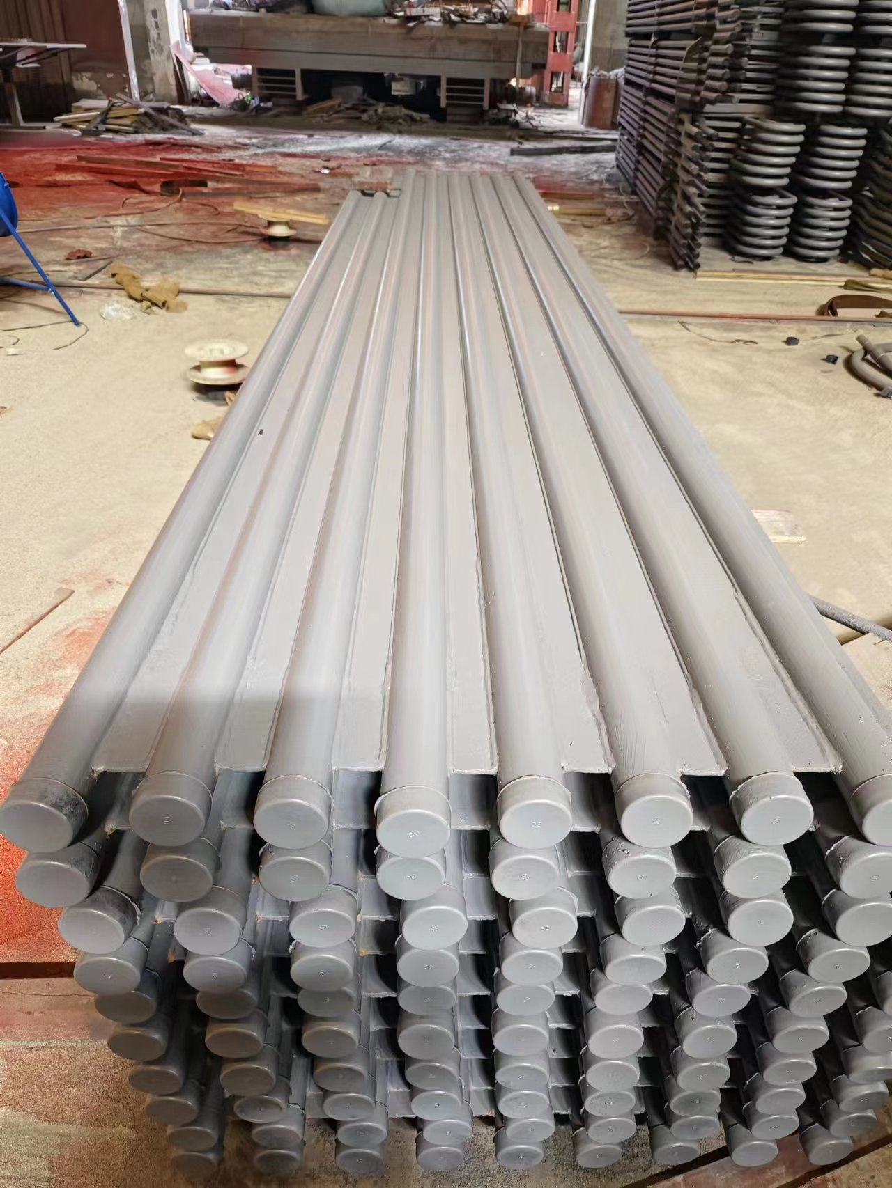 φ60.3×7.5\SA-210C 水冷壁帶鰭片內(nèi)螺紋管，帶鰭片。2）附質(zhì)量證明書(shū)，3）品牌：武鍋、東鍋、哈鍋選其一