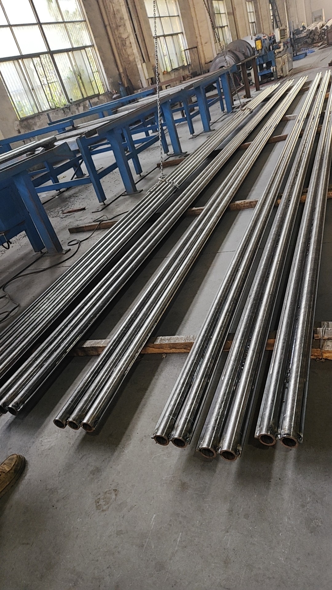 管排長度為6米，每件管排由10根管子組成，管子中心距為54mm，鰭片厚度為6.4mm