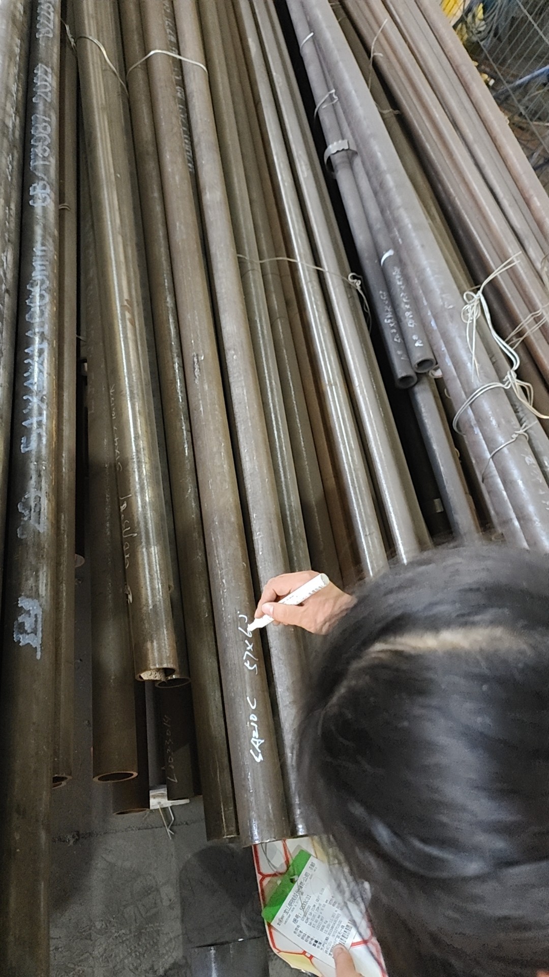 管排長度為6米，每件管排由10根管子組成，管子中心距為54mm，鰭片厚度為6.4mm