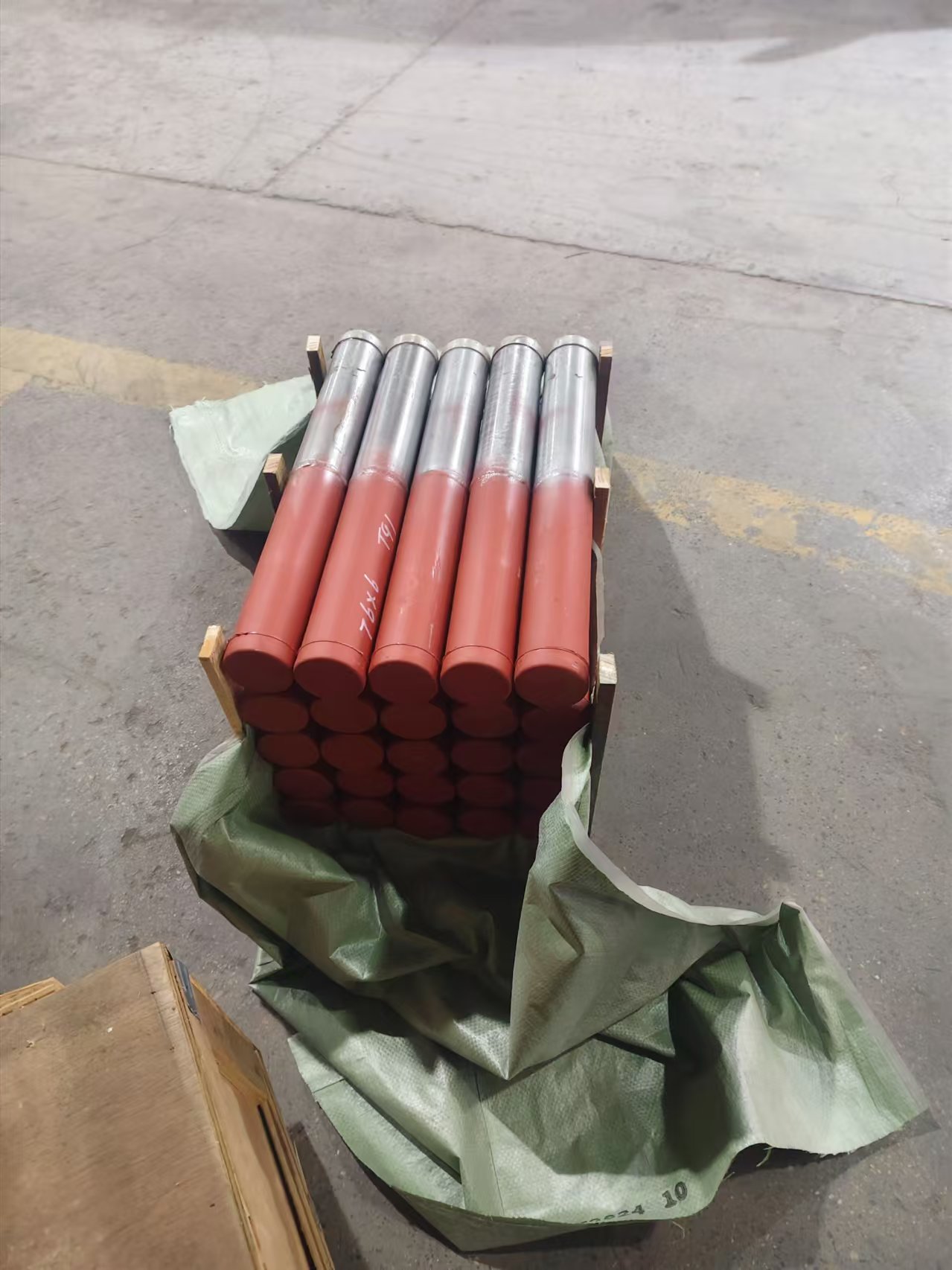 規(guī)格：ф76×6，長度600mm，材質(zhì)：SA-213TP347HFG/SA-213T91,兩種材質(zhì)各300mm